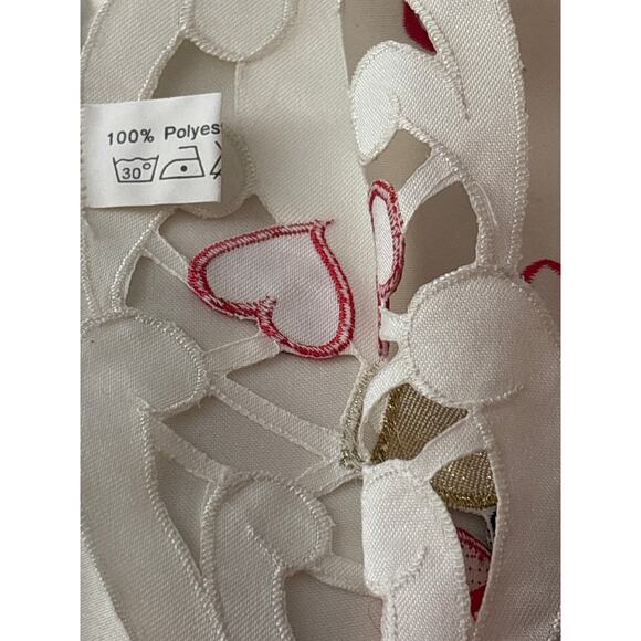 Vintage Embroidered Tablecloth Teddy Bears & Red Gold Hearts Valentine 33”x33” - Picture 5 of 7